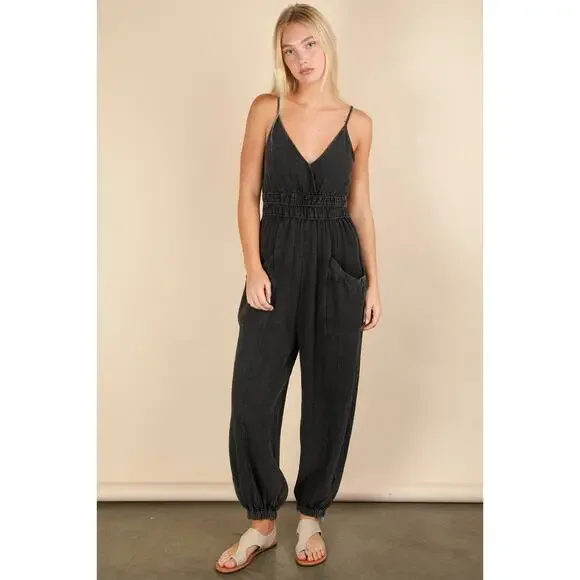 Very J Black v-neck Jumpsuit women’s size 1x - Picture 1 of 10